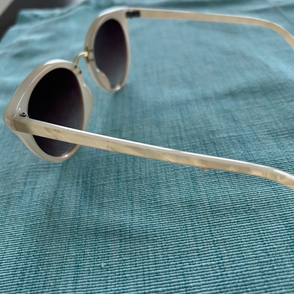 Ivory coloured Round Sunglasses Cat 3ce - Picture 2 of 3